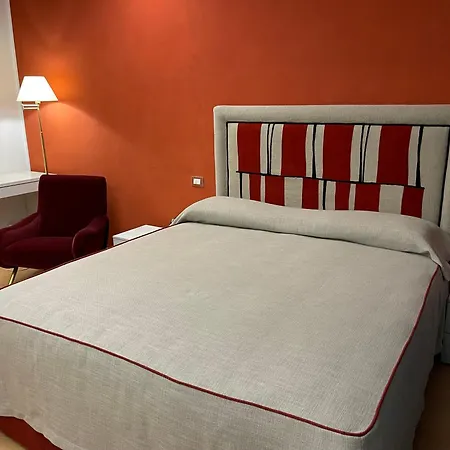 Deluxe Vittorio Po Centro Apartment *